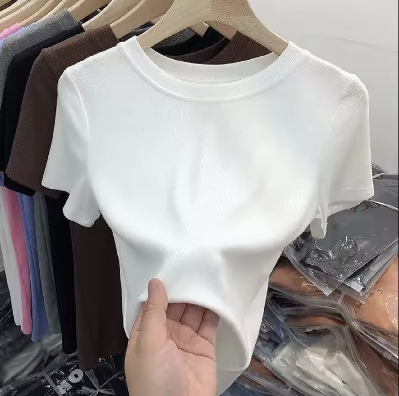 Áo Thun Nữ, Áo Kiểu Nữ Cổ Tròn, Tay Ngắn, Vải Gân Co Giãn Tốt, Ôm Body mềm mịn mát, phối đồ siêu xinh, đi cafe, đi chơi đều xinh