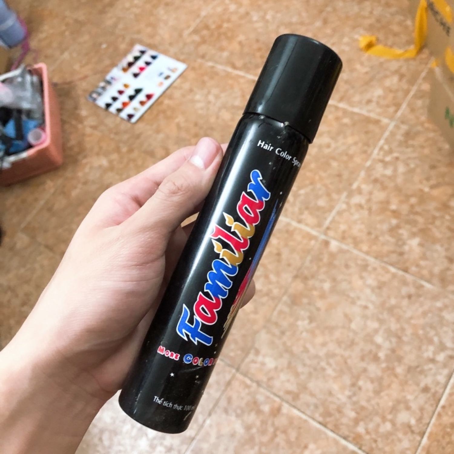 gôm xịt tóc Familiar , gôm xịt tóc màu đen 100ml