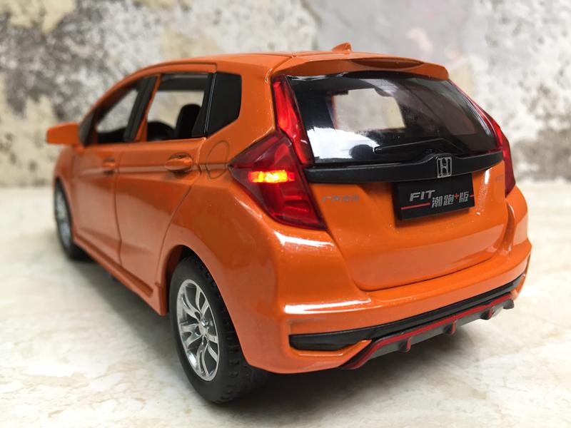 Mô hình xe ô tô Honda Jazz 2020 1:32