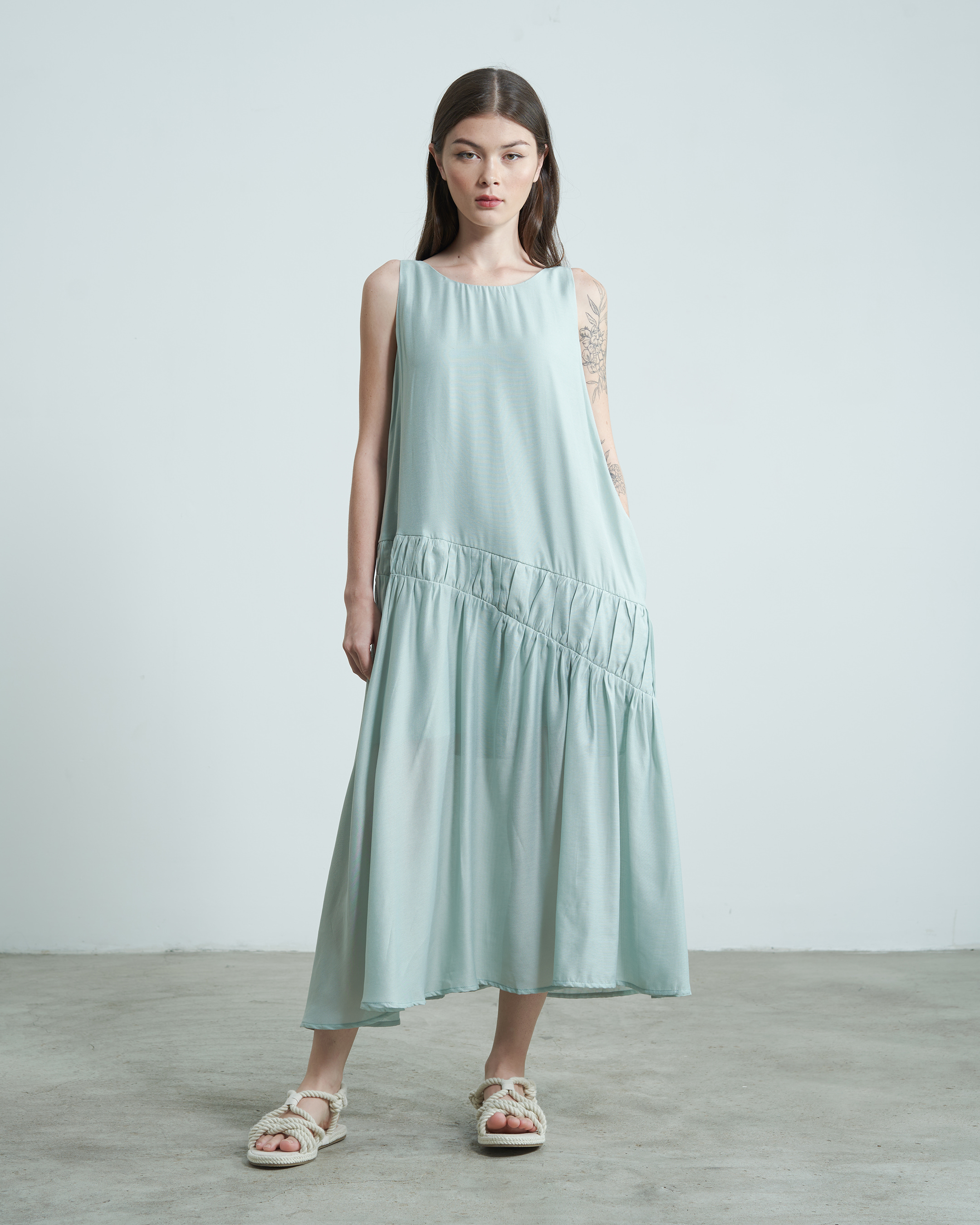 Đầm không tay cách điệu lưng KHÂU BY CQ Charlene