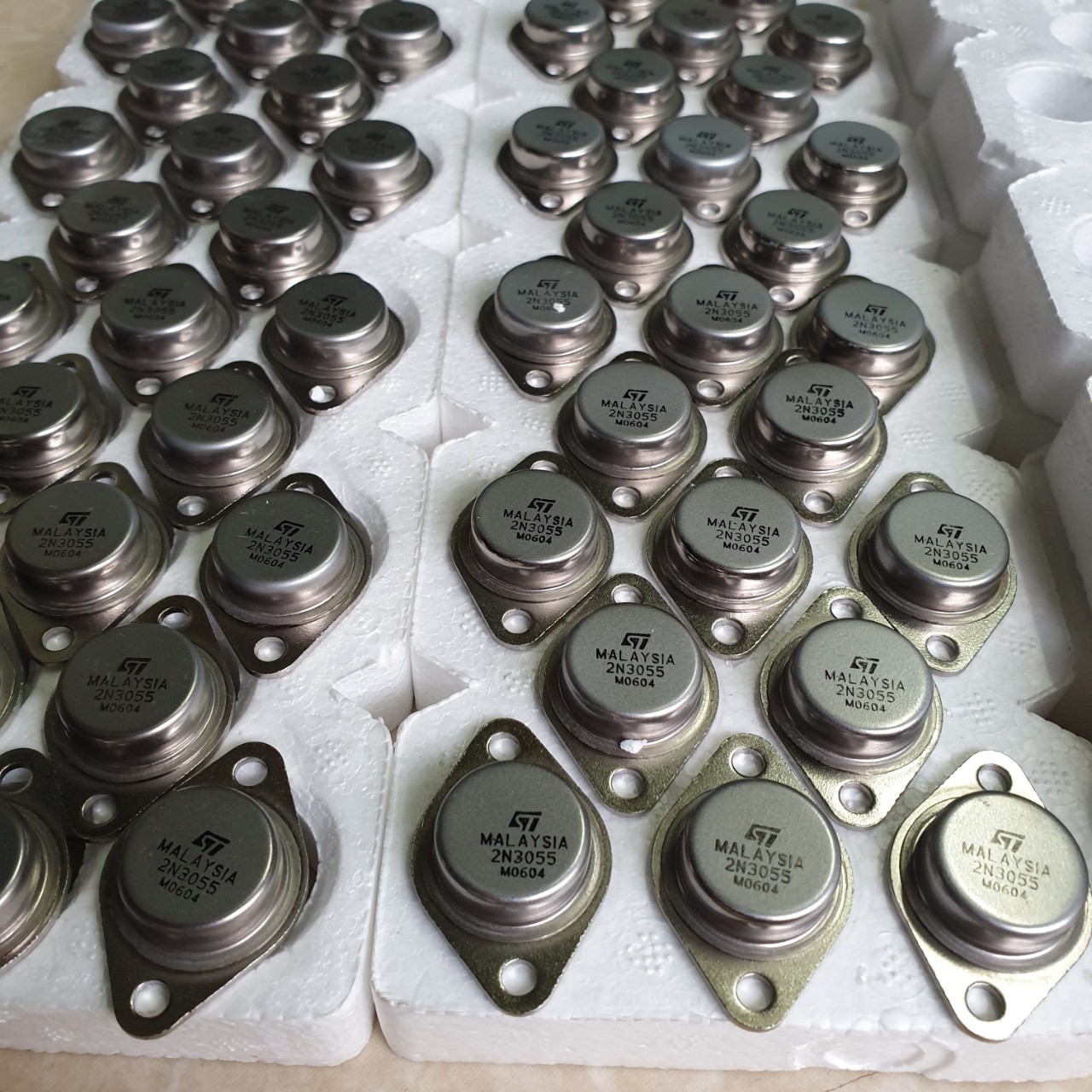 SÒ SẮT 2N3055 15A 60V 115W HÀNG MỚI