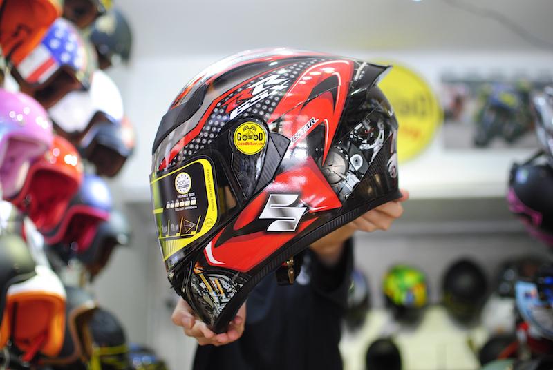 Mũ royalm138b lên tem suzuki màu đen đỏ