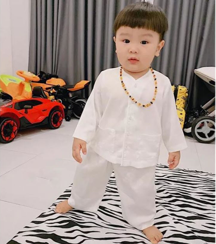 Vải lụa phi bóng màu trắng mềm mịn 1x1.5m
