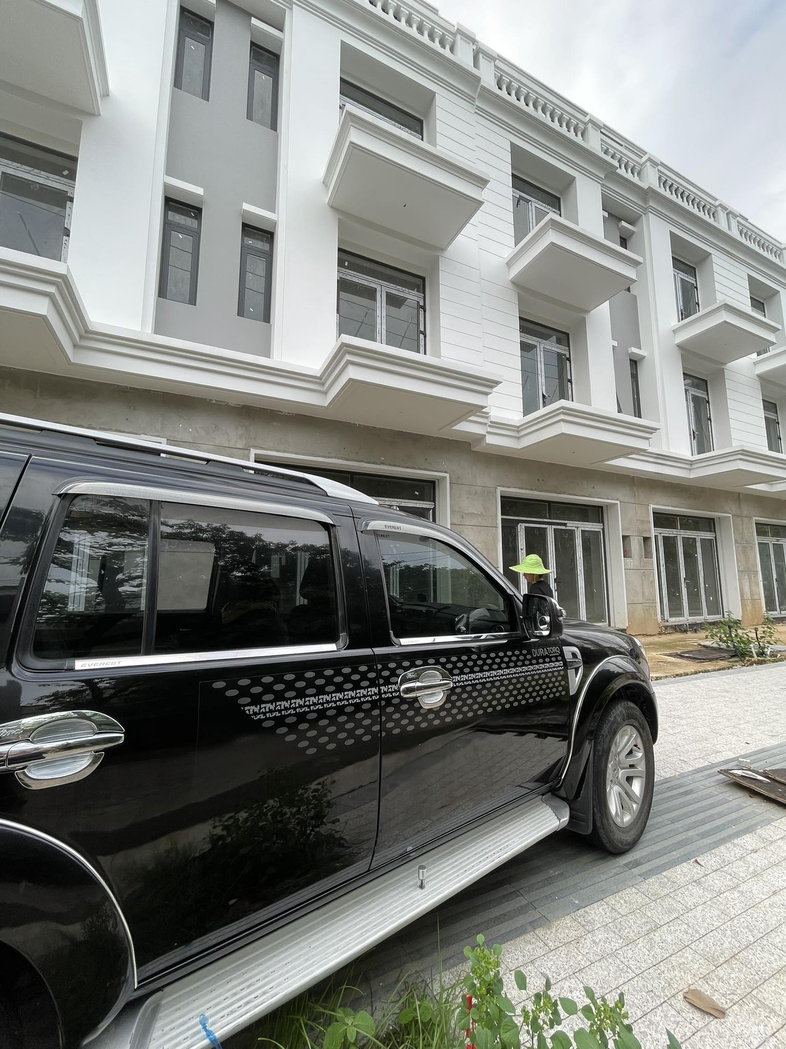 Viền INOX chân kính FORD Everest 2010