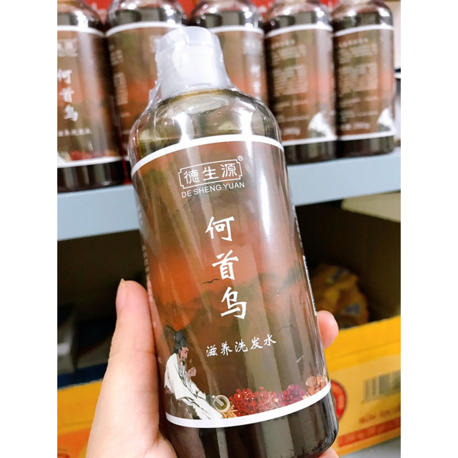 Dầu Hà Thủ Ô phục hồi tóc bạc, đen mượt tóc, sạch gàu kích thích mọc tóc