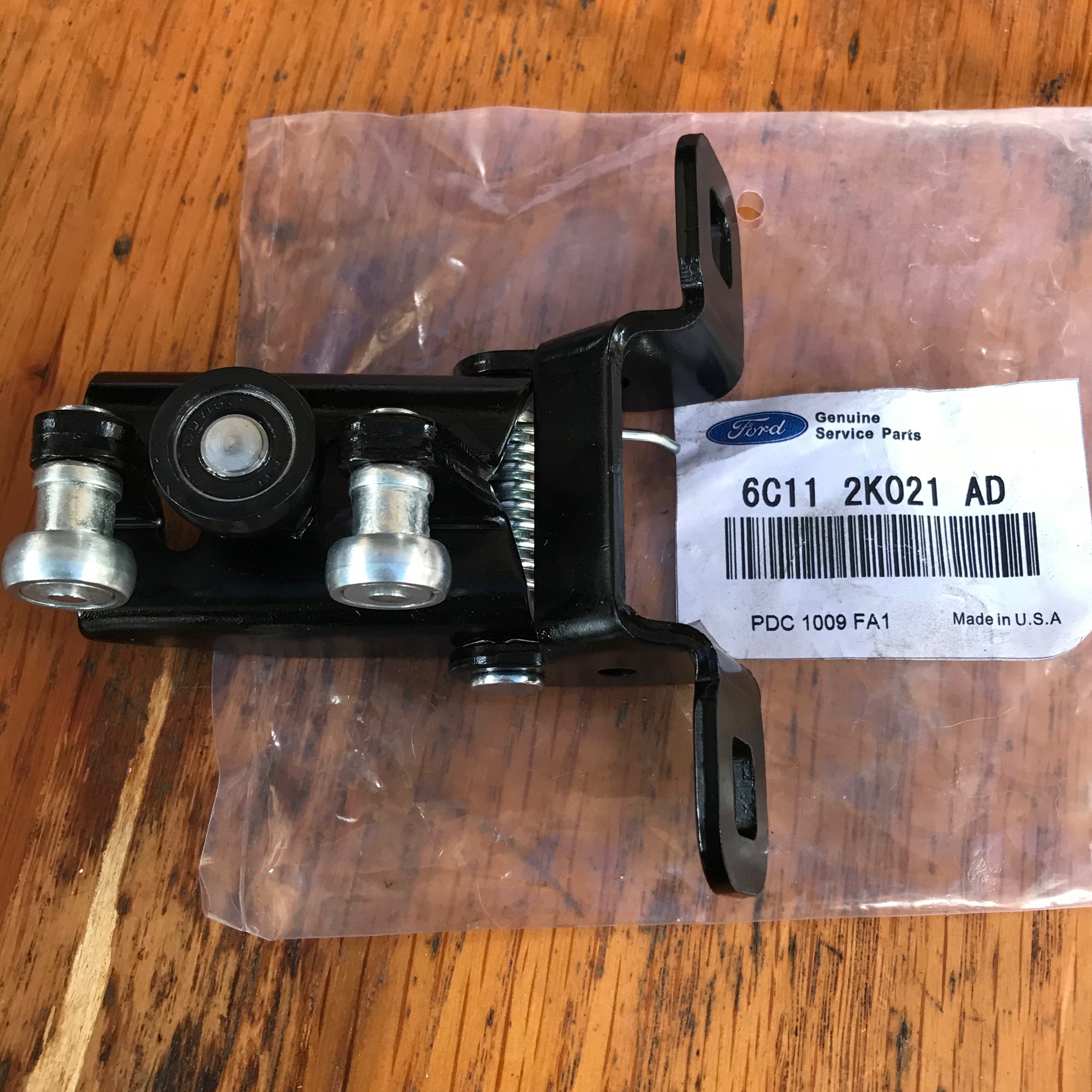 Bát Bạc Đạn (Bi Trượt) Cửa Lùa Ford Transit (Giữa)