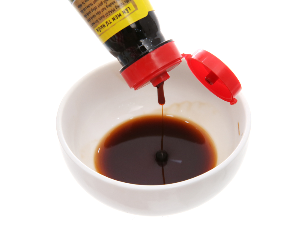 Nước tương đậu nành Maggi chai 700ml