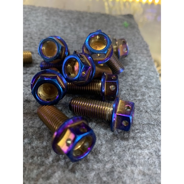 ốc bắt pas heo yamaha titan thái