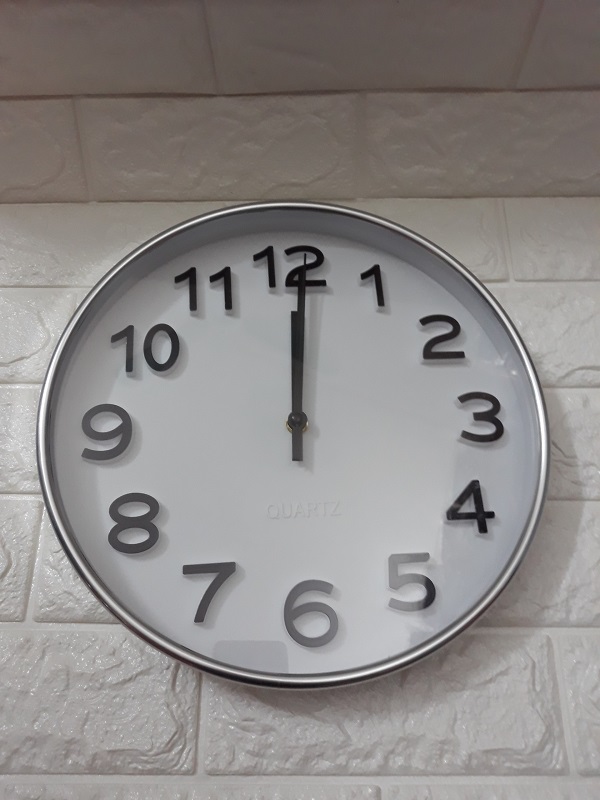 Đồng hồ treo tường Quartz Silver