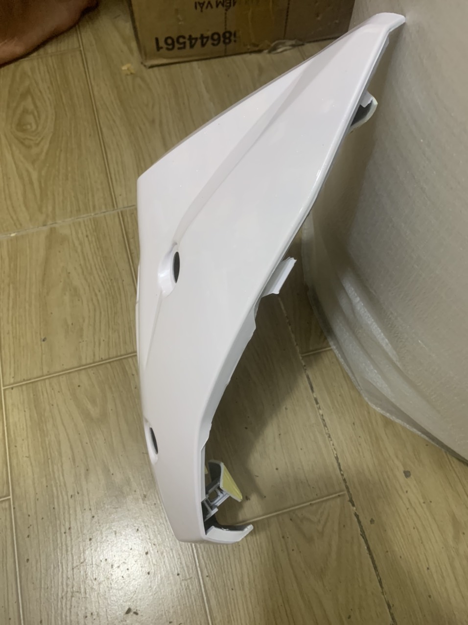 Mặt nạ 3 lổ xe wave anpha 110cc màu trắng