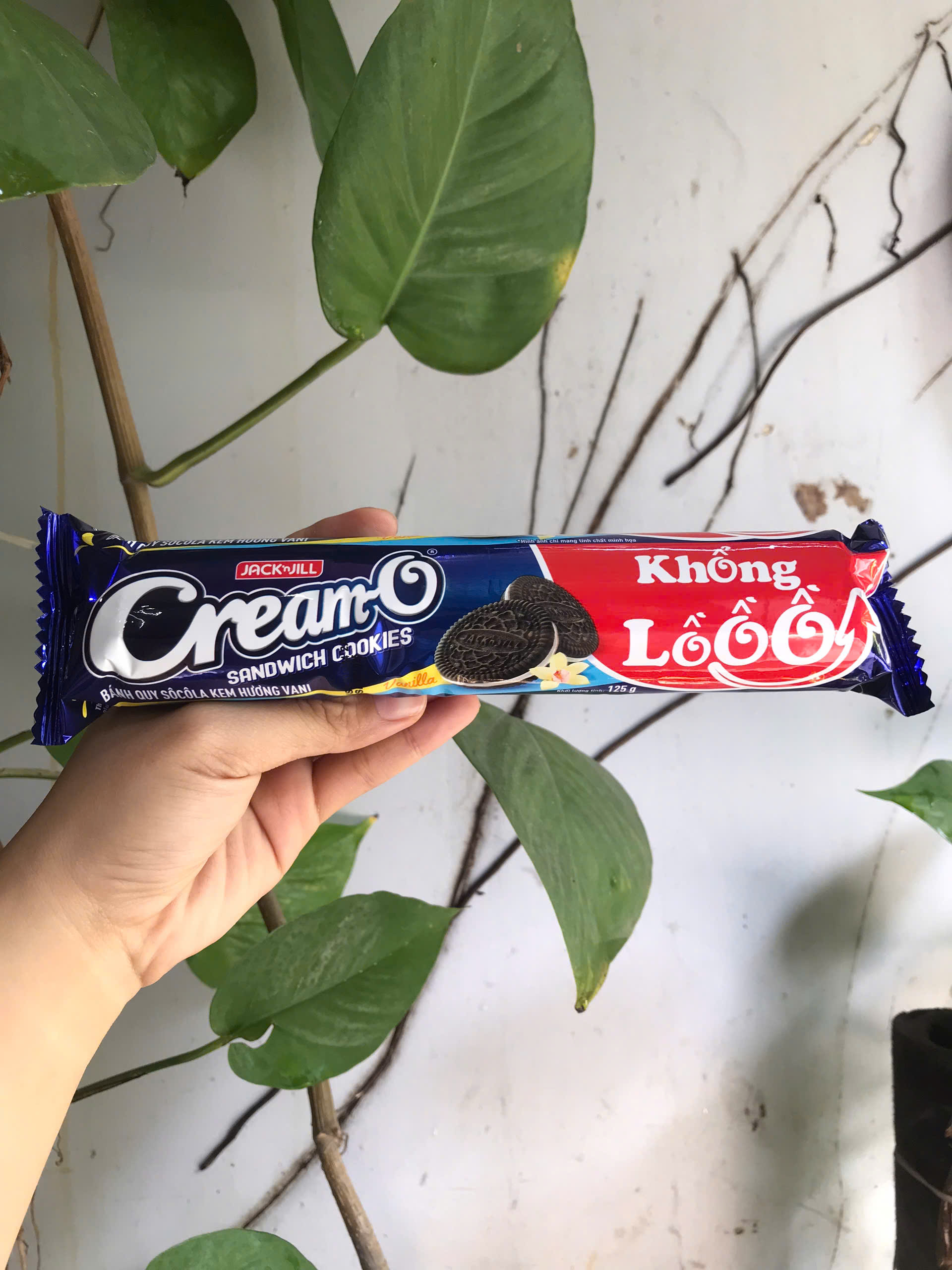 Bánh Quy Cream-O Sôcôla Kem Vani (Cây 125g - Xanh Dương)