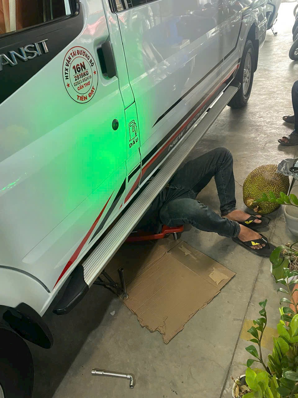 Bậc bước ngoài (NHÔM ĐÚC) FORD Transit