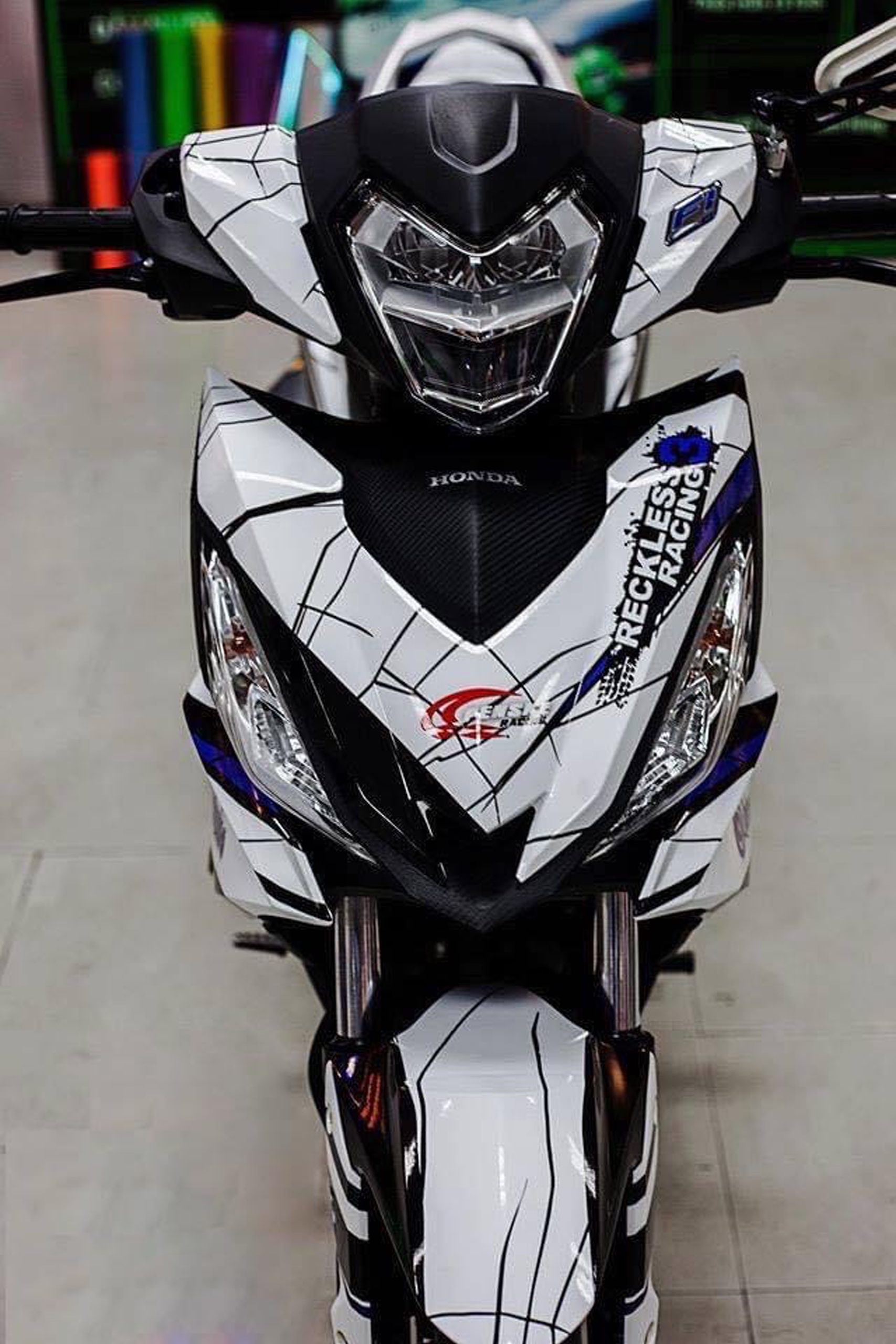 Tem Trùm Winner Trắng Đen Brembo