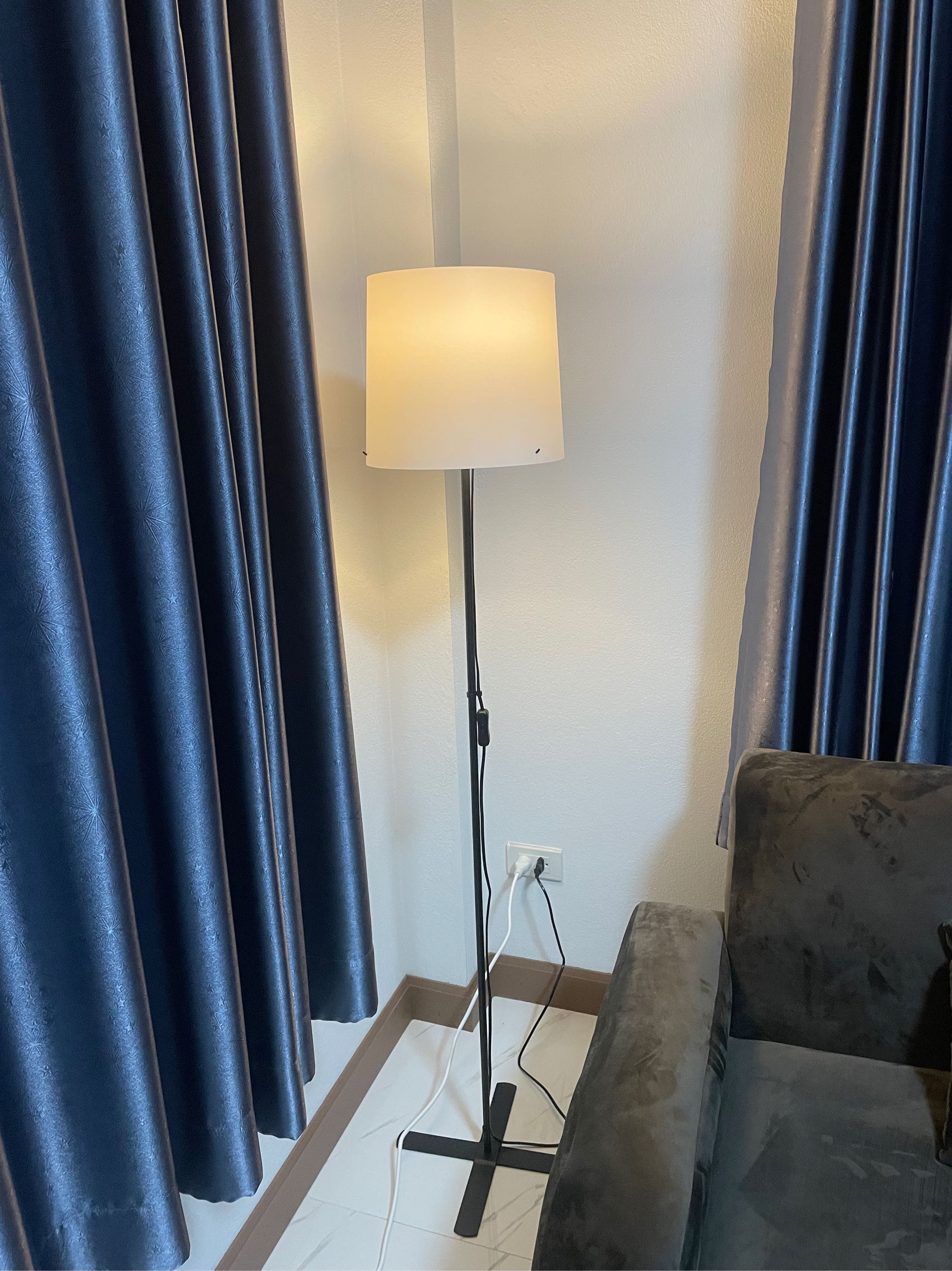 Đèn cây, đèn sàn chao nhựa Barlast IKEA