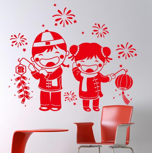 Decal trang trí tết - cô cậu chơi pháo nổ cười tươi size lớn