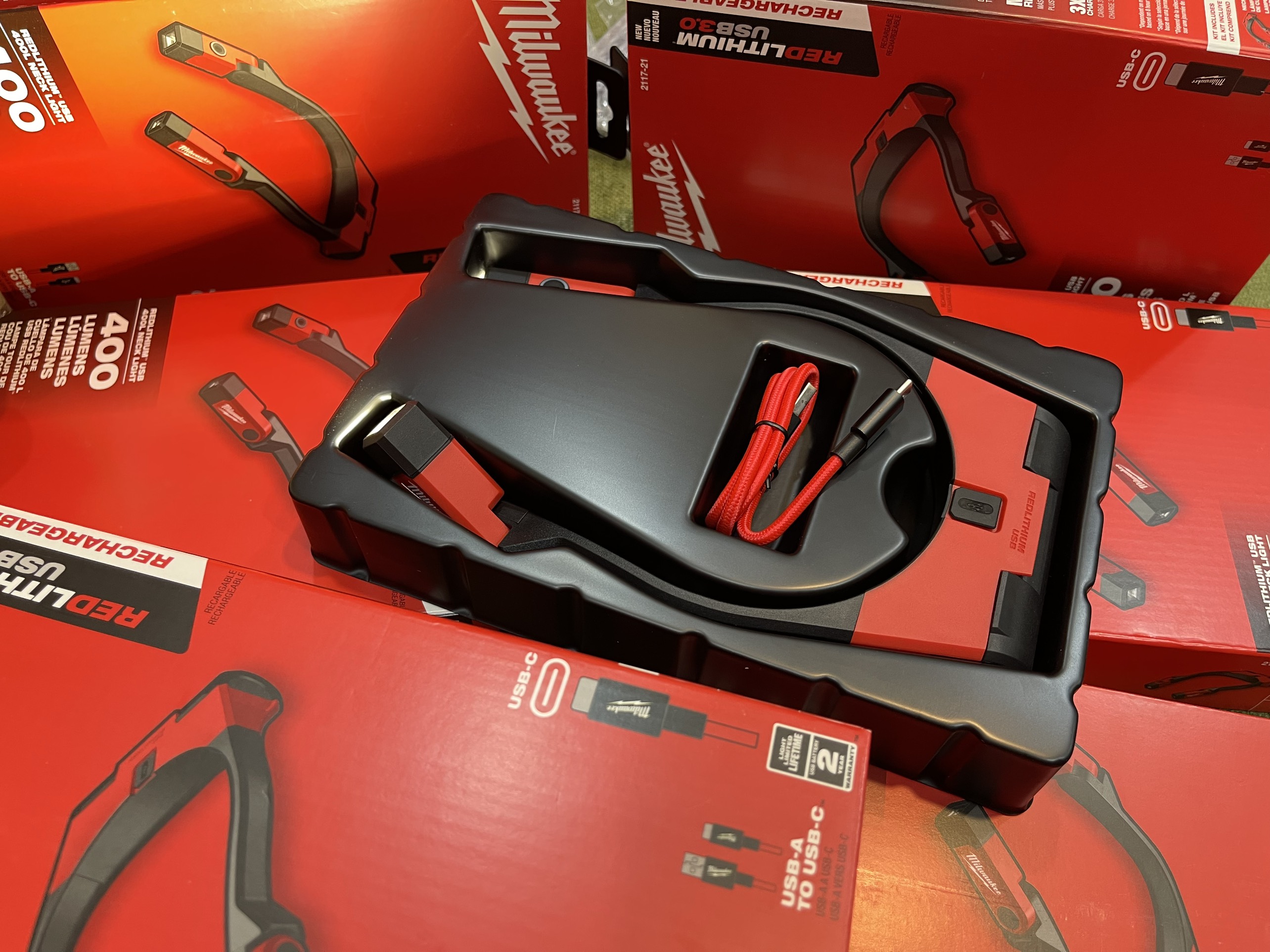 Milwaukee 2117-21 Bộ đèn cổ USB 400 Lumens REDLITHIUM