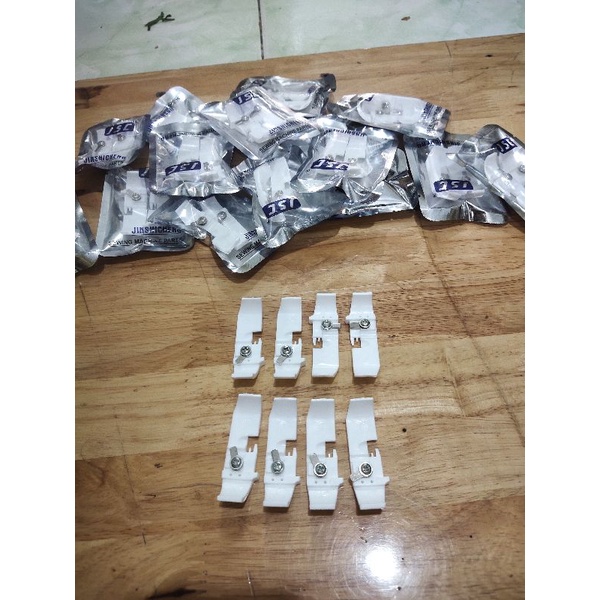 chân vịt vắt sổ 4 chỉ nhựa