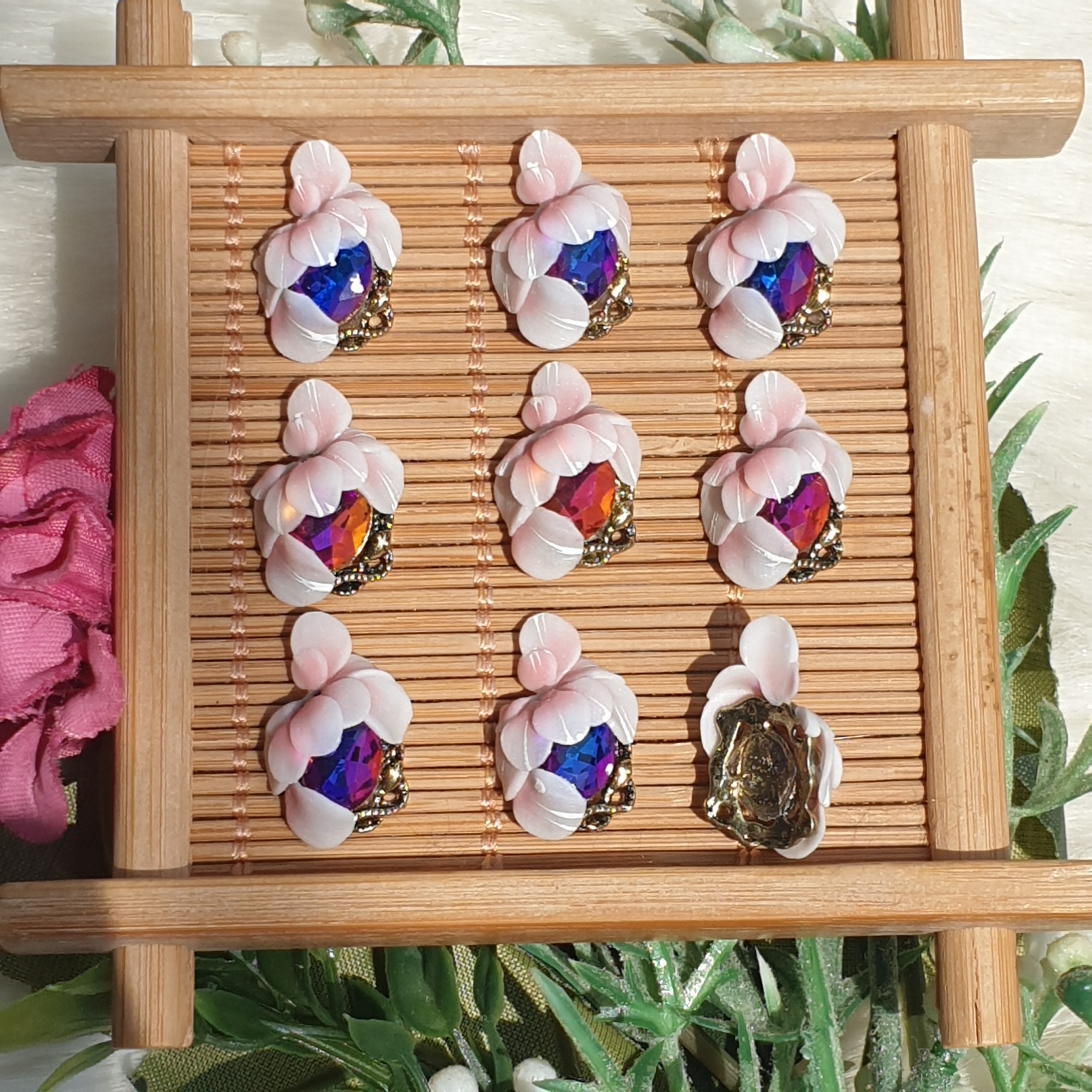 Hoa bột nổi - hoa nửa ôm charm rắn đá khối 15HA