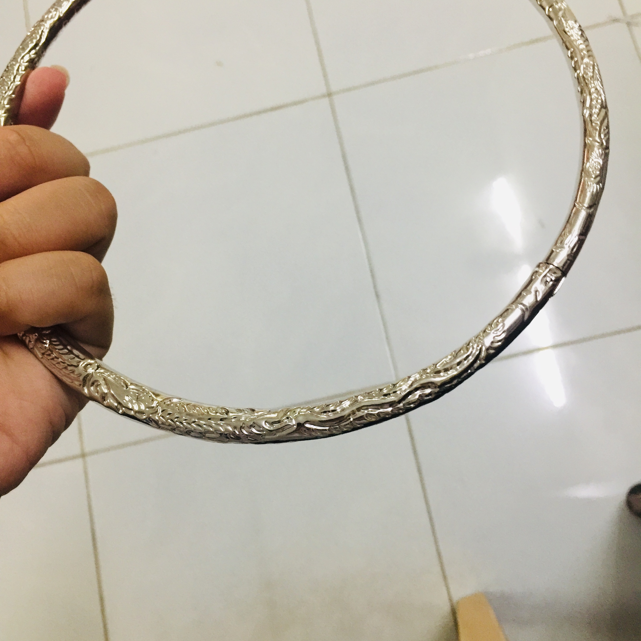 [HCM]KIỀNG CỔ MÀU BẠC CHẠM RỒNG PHƯỢNG TINH XẢO