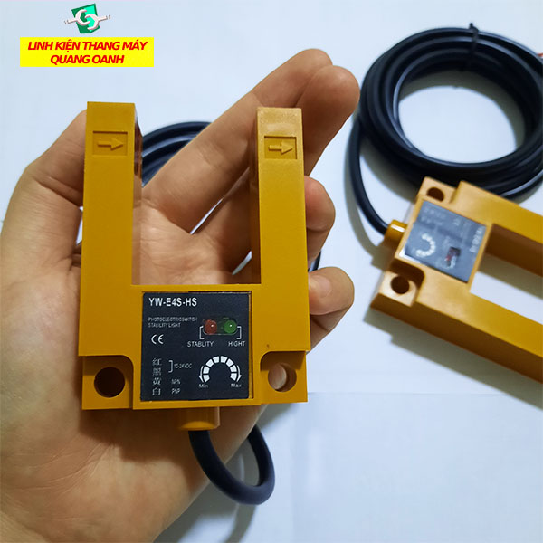 Cảm biến bằng tầng (Móng ngựa) thang máy YW-E4S-HS