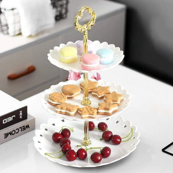 Bộ đĩa đựng hoa quả bánh kẹo 3 tầng độc đáo chất liệu nhựa trắng hoa văn sang trọng.