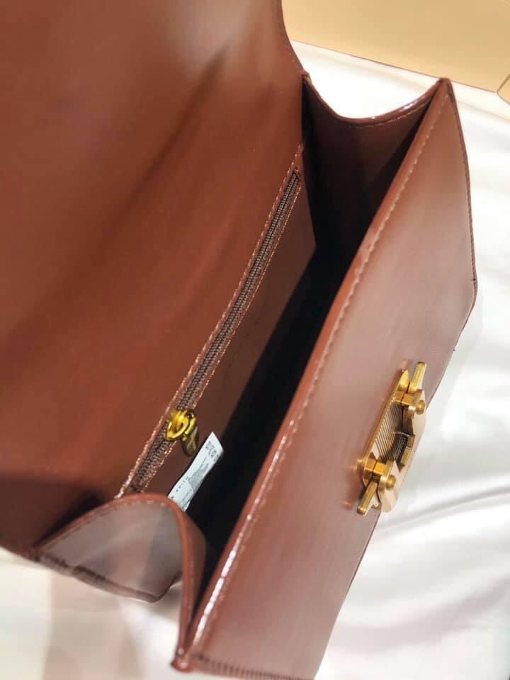 Túi CNK Khoá Cánh Dây Xích Double Handle Metallic Push-Lock Shoulder Bag