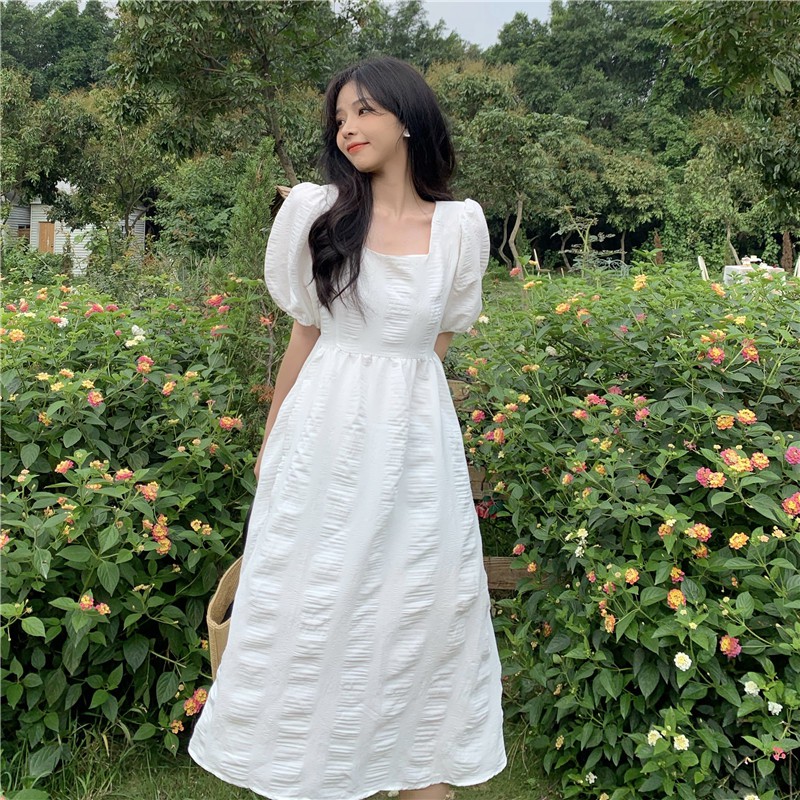 V5122 Váy trắng tơ tằm cổ vuông | The Queen Fashion