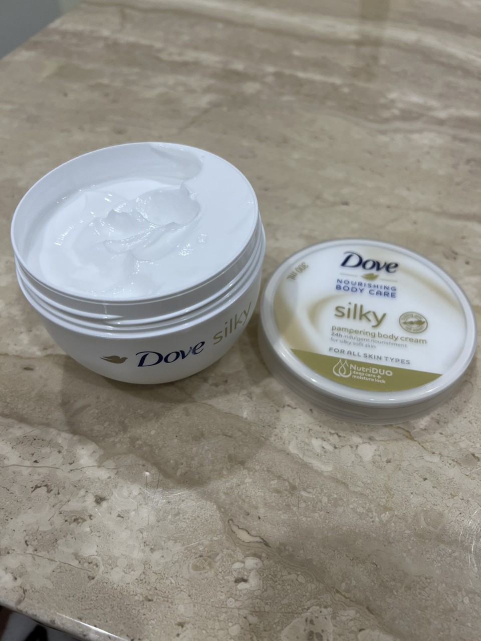 Dove silky - kem dưỡng da toàn thân