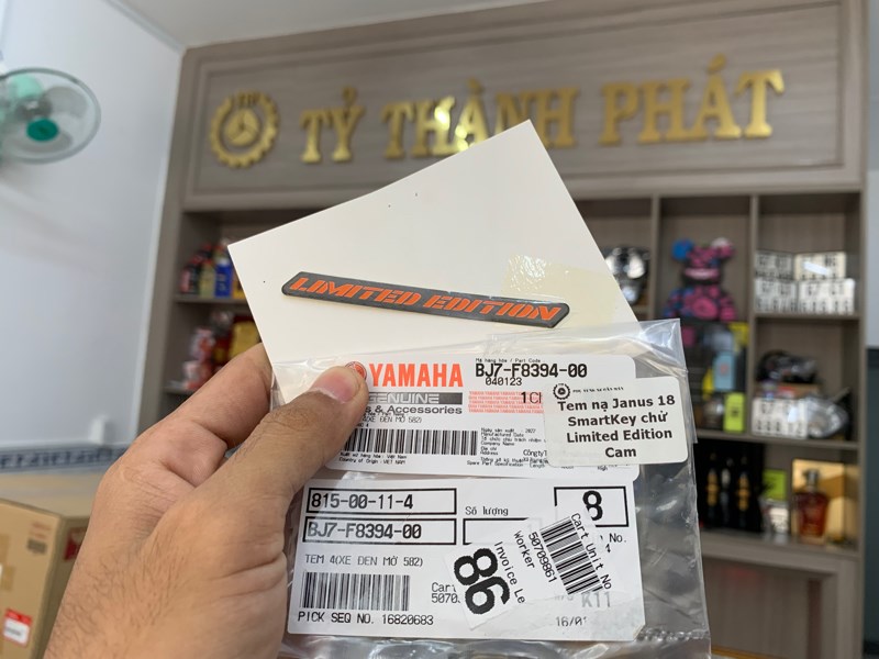 Tem nạ Janus 2018 SmartKey chử Limited Edition Cam ( 1 miếng ) BJ7F83940000