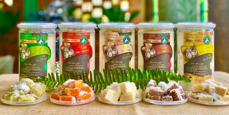 Kẹo Dừa Sáp Lắc Phủ Cơm Dừa Sấy 5 vị 400g Cocofarm