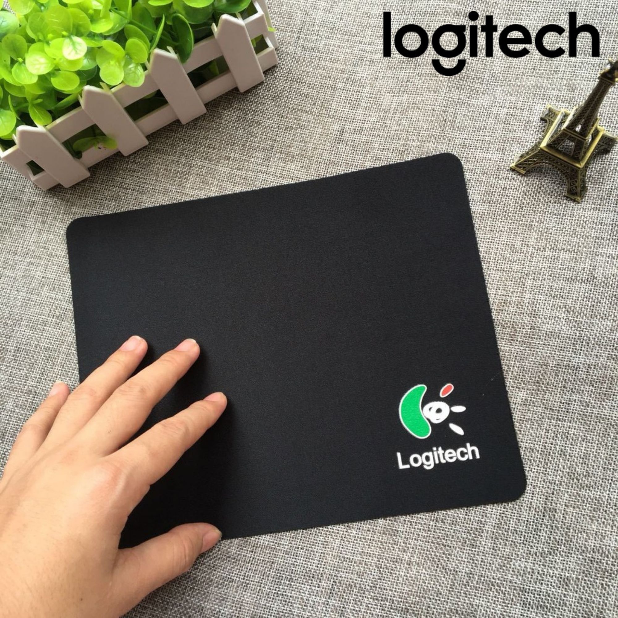 Lót Chuột Logitech Siêu Mịn Êm Ái 18x22x0,2cm