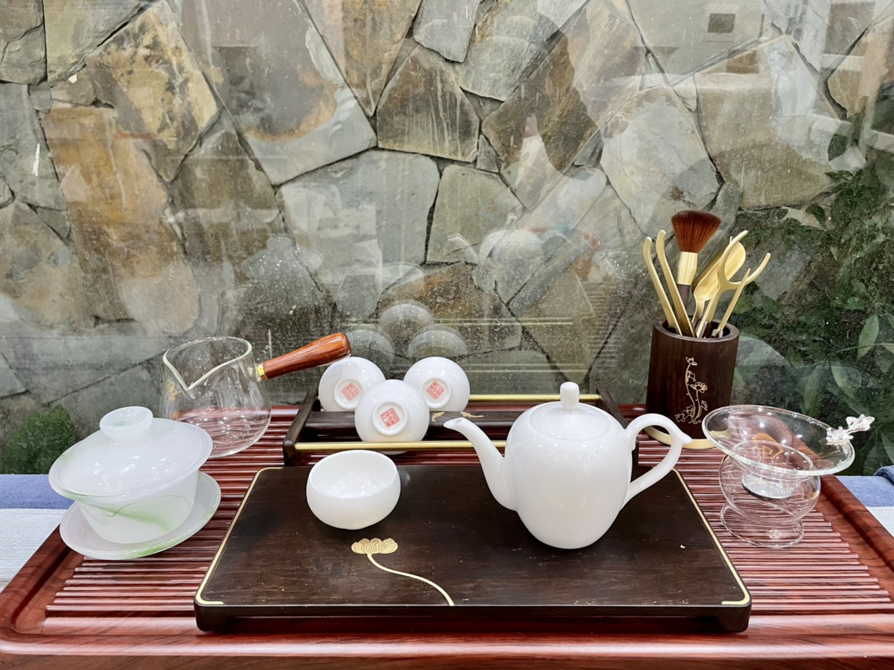 Ấm trà sứ bạch định - Mỹ Nhân Kiên