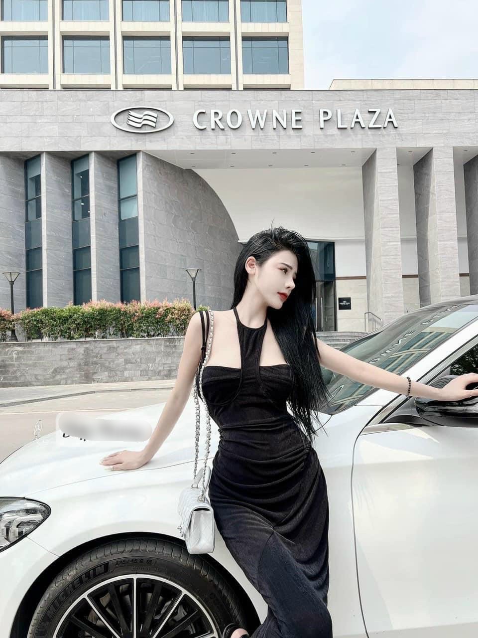 Đầm ôm body cổ yếm có mút ngực siêu sexy
