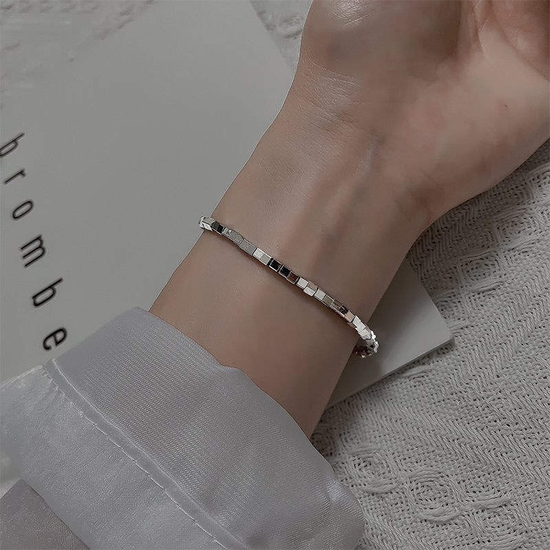 Lắc tay khối bạc dễ thương dành cho nữ