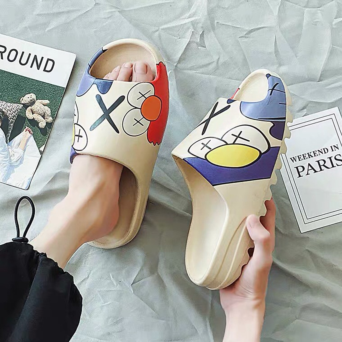 Dép KAWS YZ Slide Siêu Nhẹ, Siêu Bền