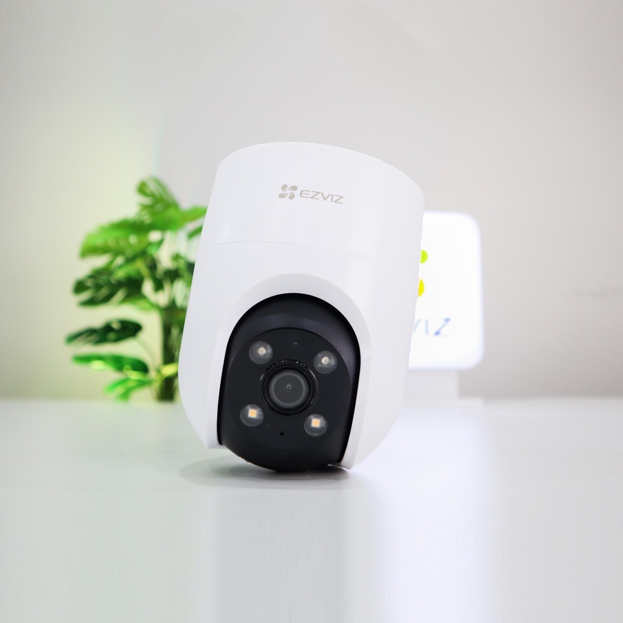 Camera WIFI Ngoài Trời EZVIZ H8c 4MP 2K+ - Quay Quét 360 Độ, Có Đàm Thoại, Ghi Hình Màu Đêm, Sắc Nét, Chuẩn IP67, Góc Siêu Rộng, Chuẩn H.265