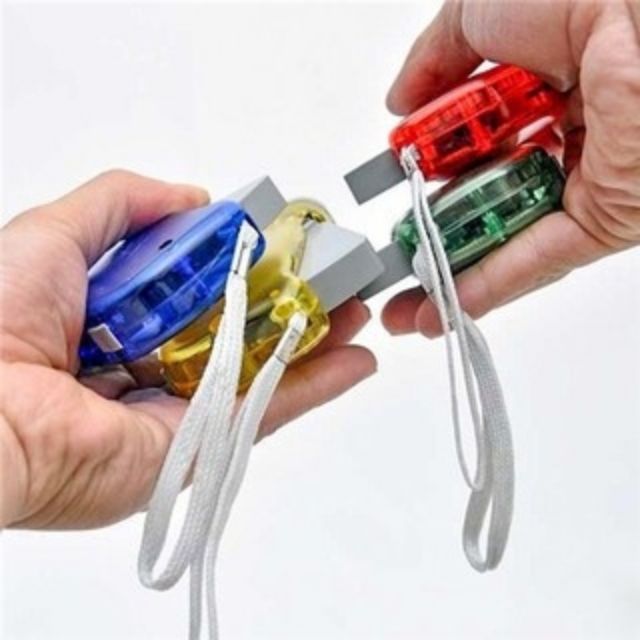 [HCM][SẠC PIN BẰNG TAY] Đèn Pin Sạc Tự Động Bằng Bóp Tay