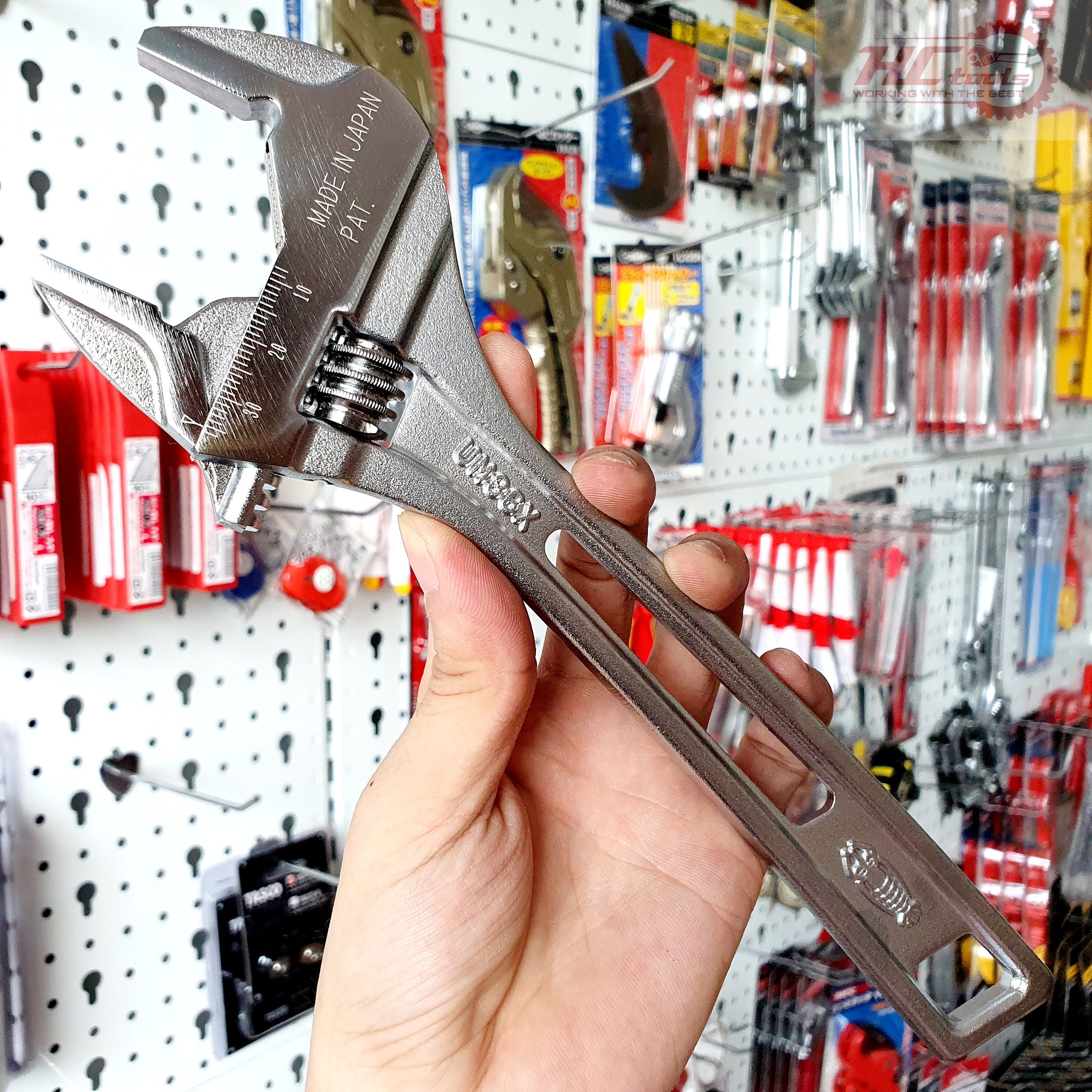 Mỏ lết Lobster UM36XG Made In Japan