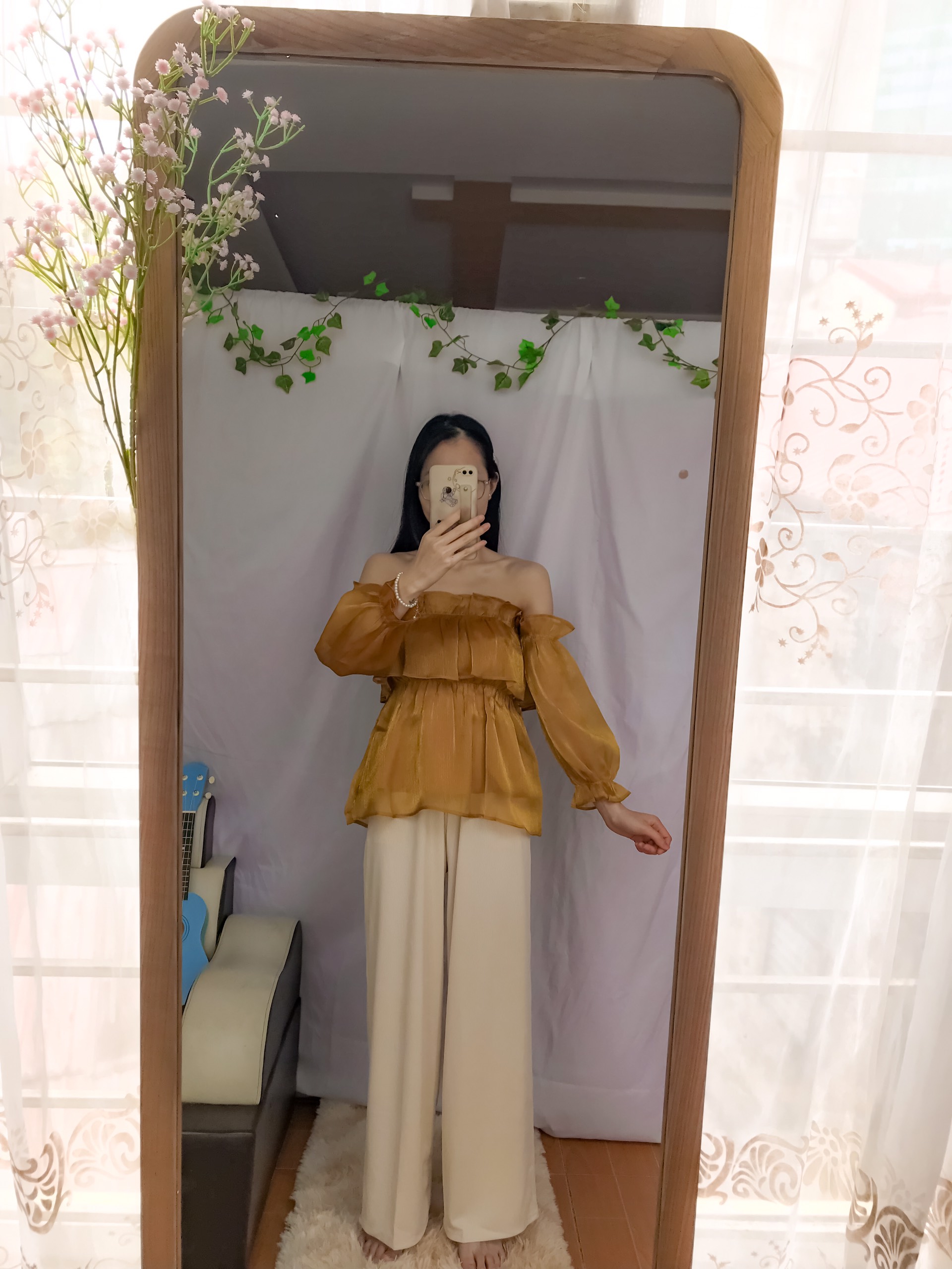 Áo tơ trễ vai tay dài có lót lụa