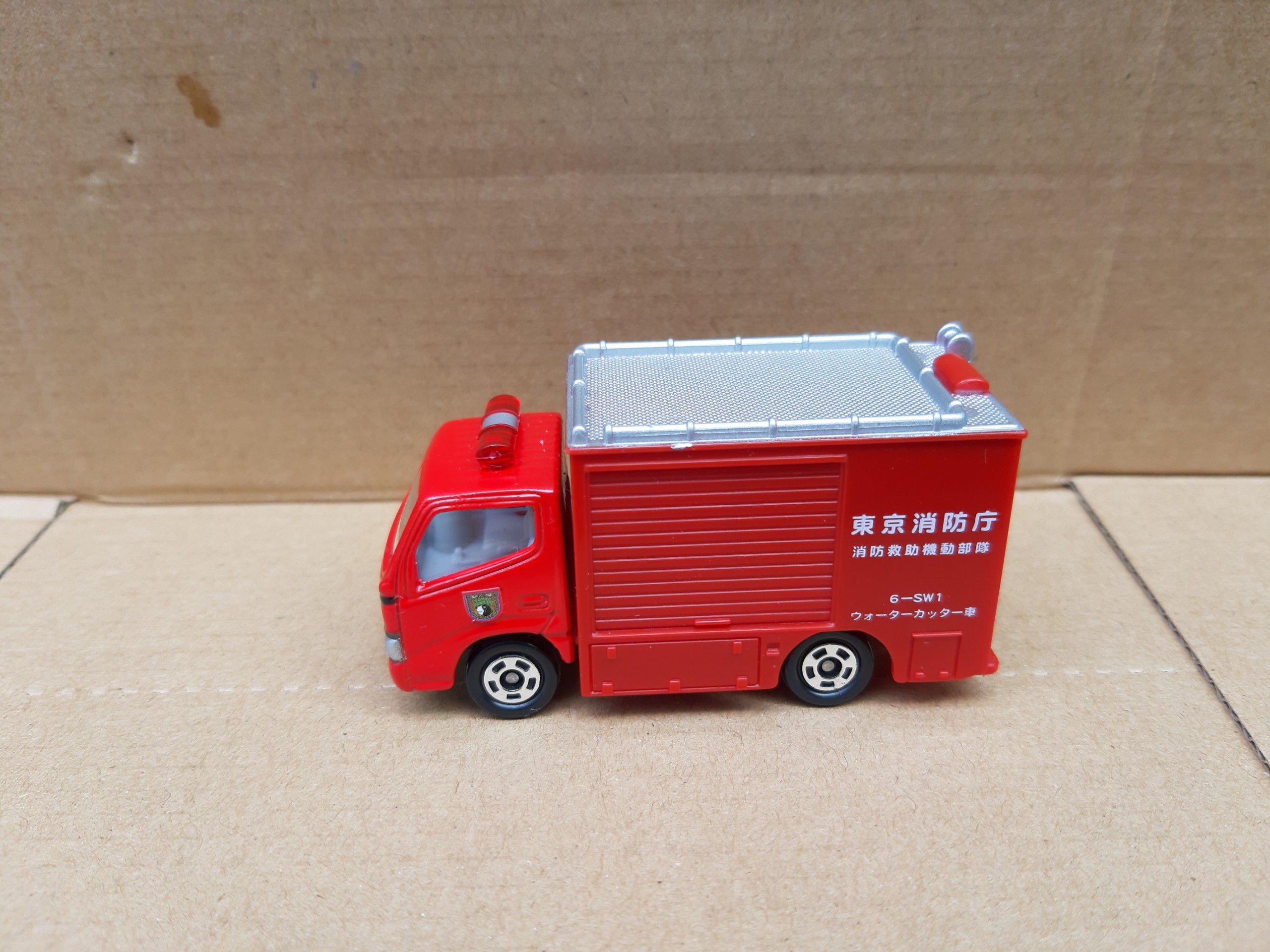 Xe mô hình Tomica - Xe Toyota Dyna - Xe cứu hỏa thùng màu đỏ giá rẻ