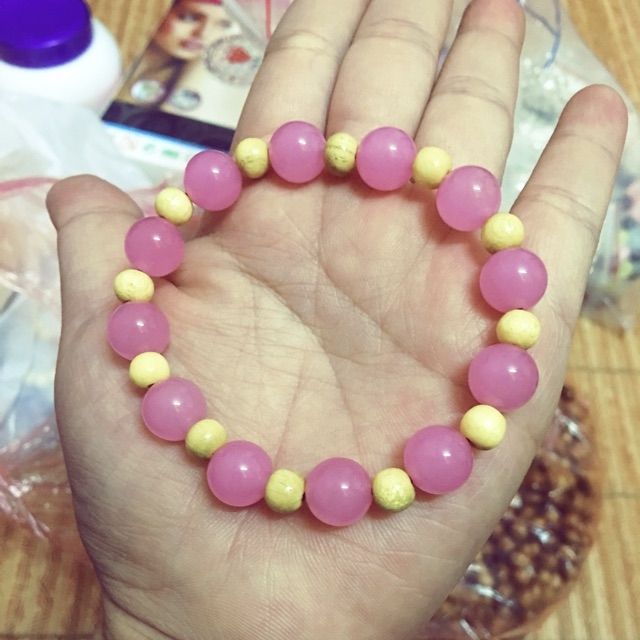 Vòng đá phong thủy mix hạt dâu theo mệnh