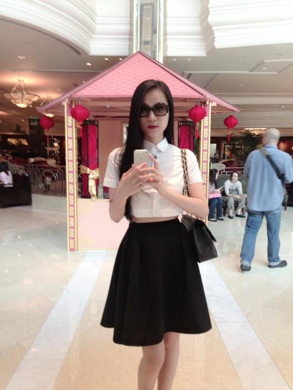 Chân Váy Xòe Đến Đầu Gối - Đen