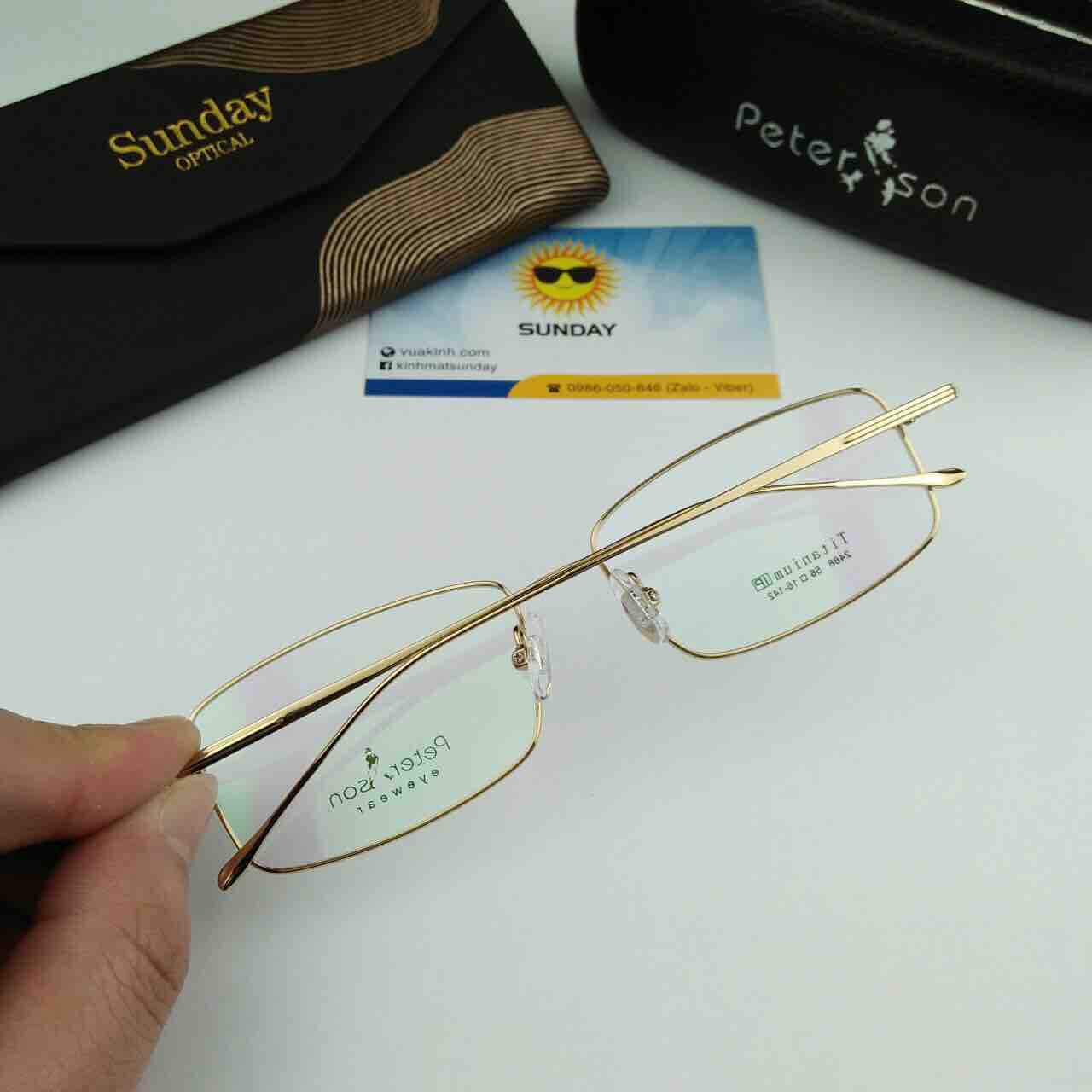 Gọng kính titanium dáng mắt vuông