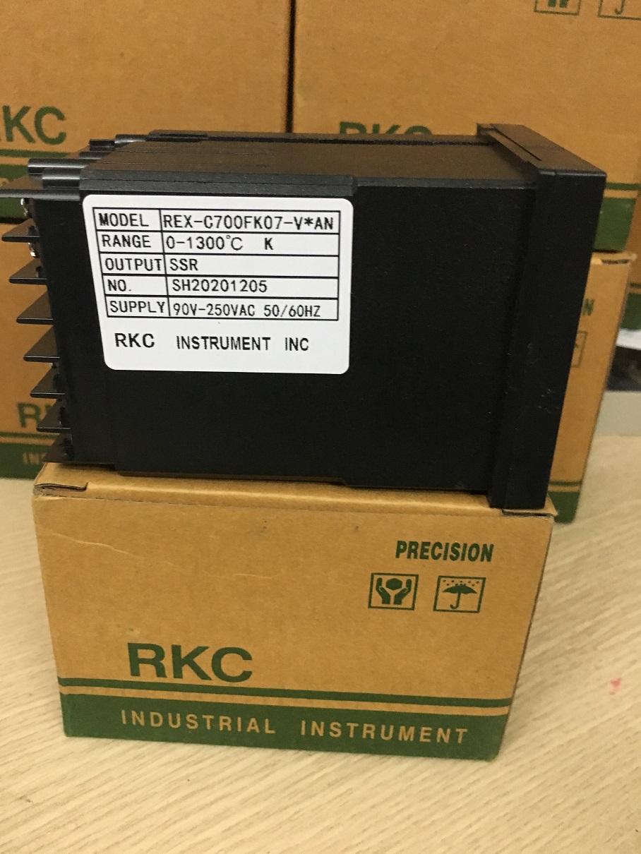 Bộ điều khiển nhiệt RKC REX-C700