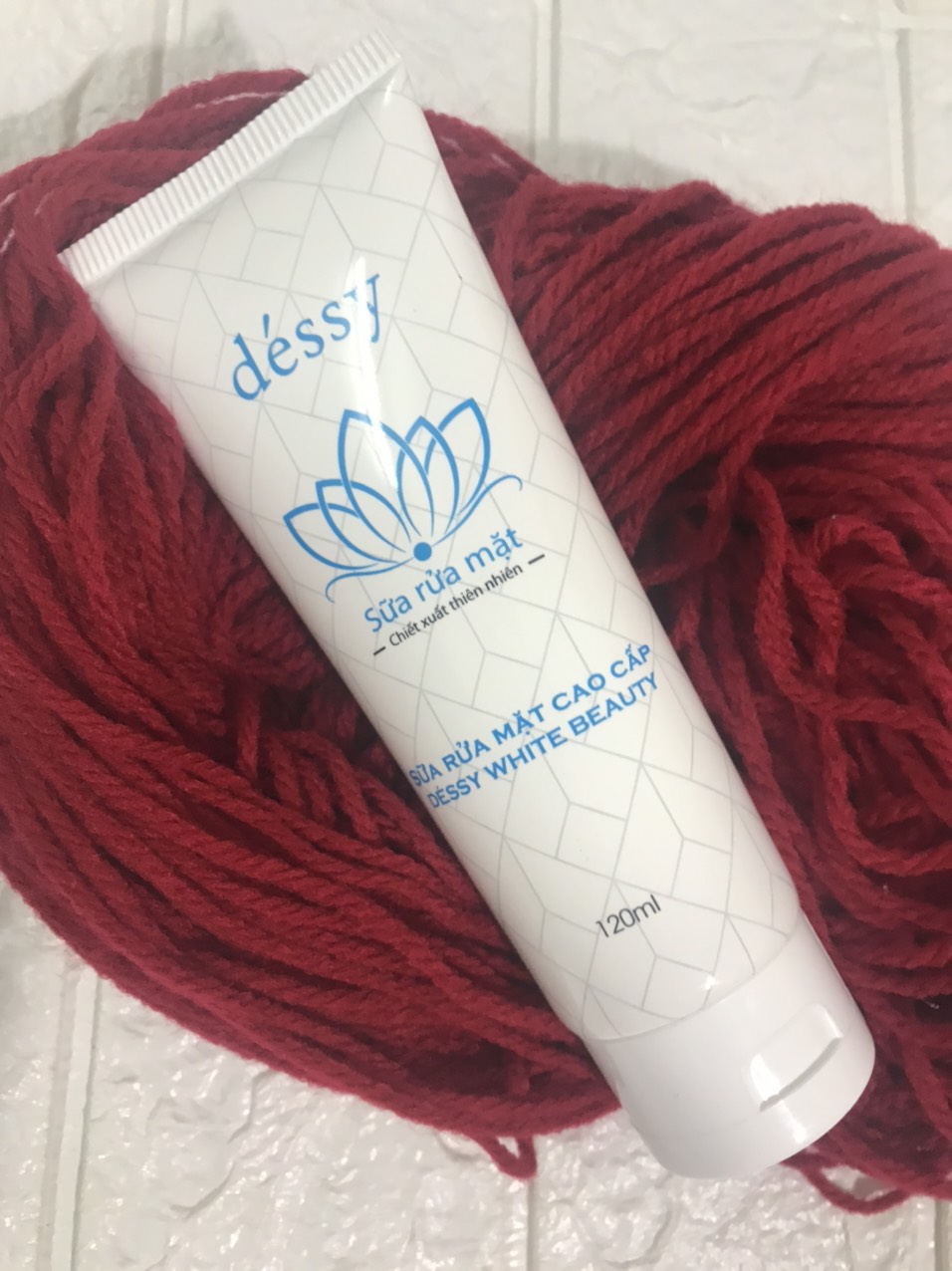 Sữa rửa mặt cao cấp dành cho da nhờn Dessy