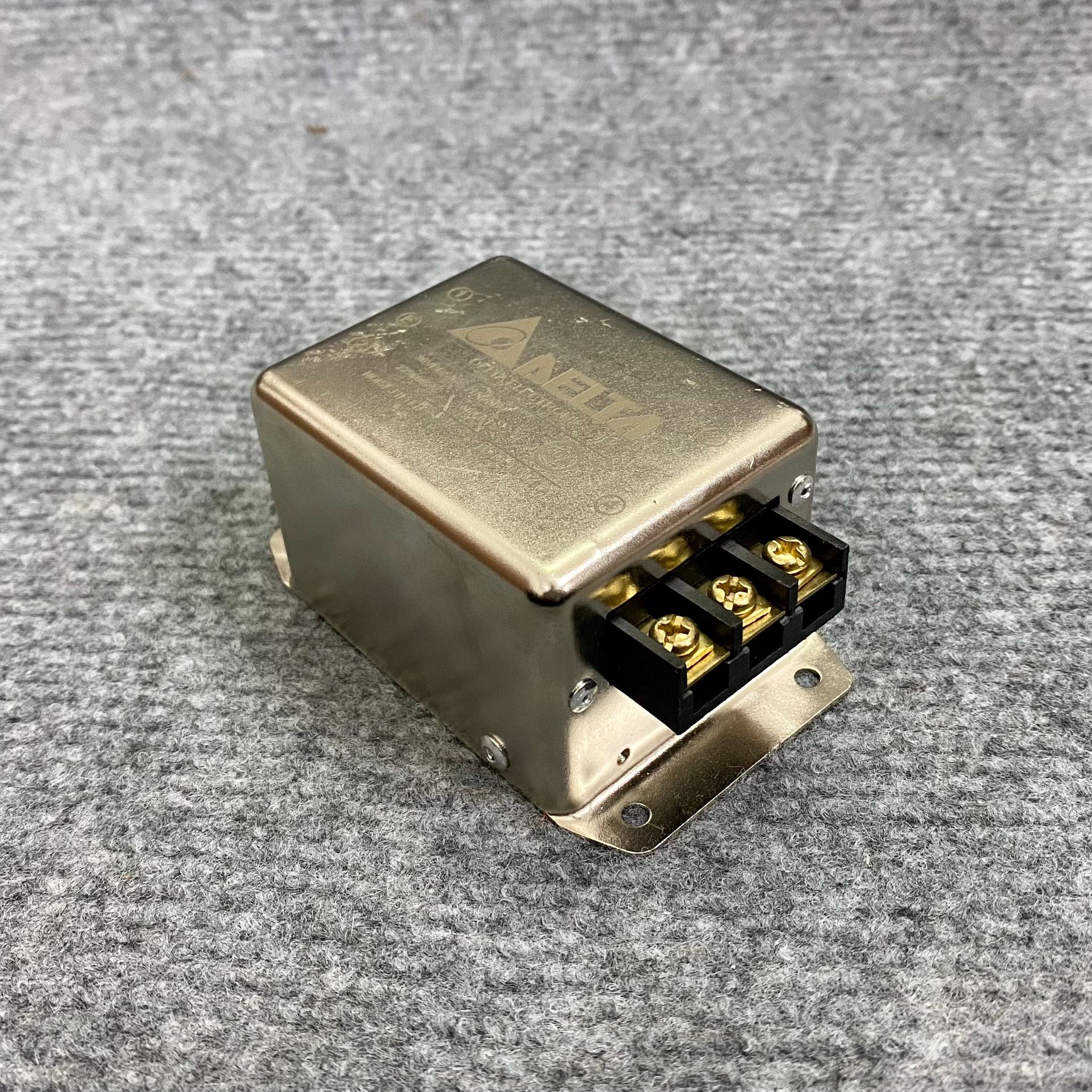 Lọc Nguồn Điện 30A Made In USA DELTA