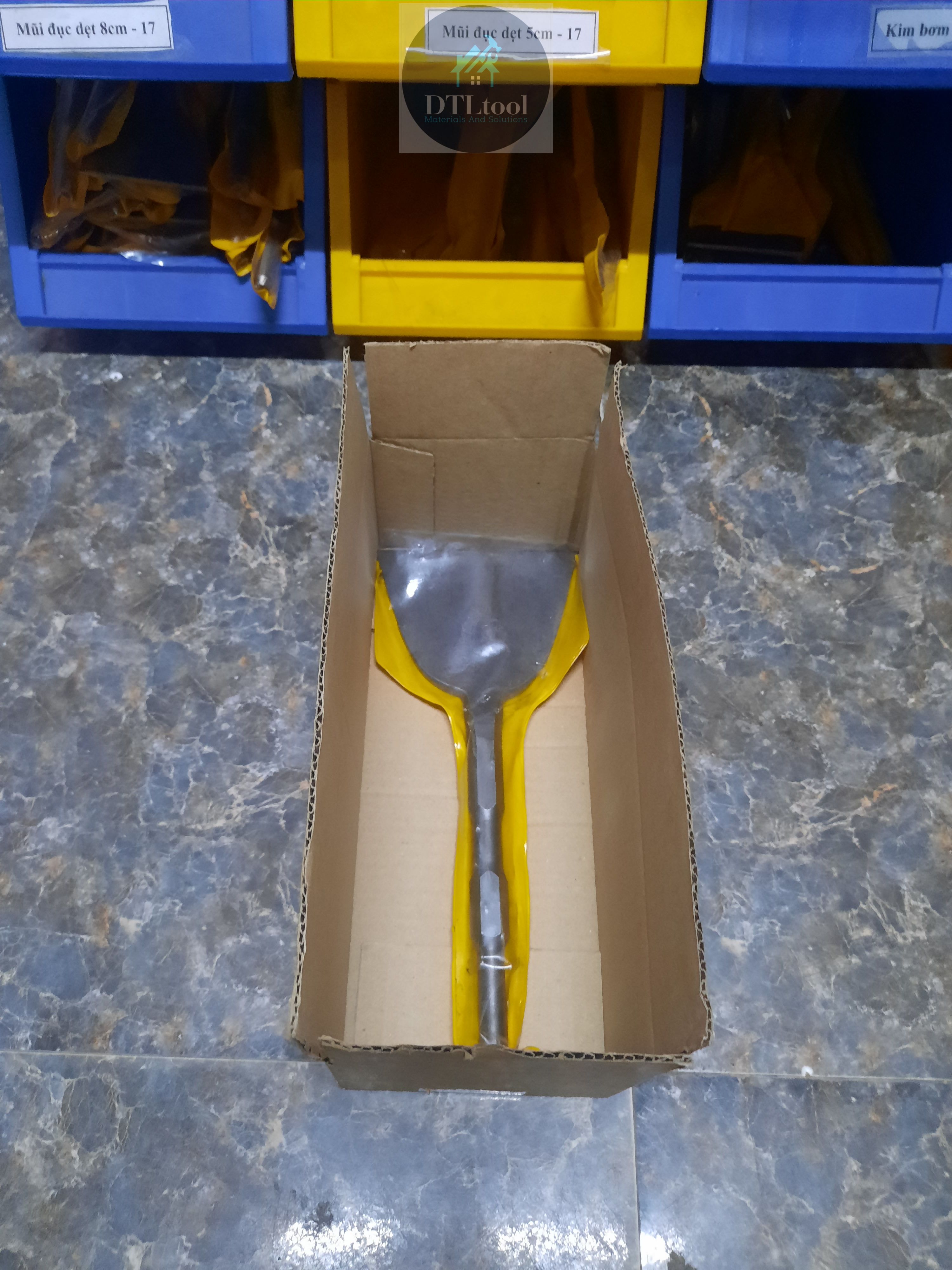 Chisel tip flats 12cm. Dóc plasters, perforated tiles, peel off the mortar rolled background, copper wire cutting-hexagonal head 17. Fitting machine