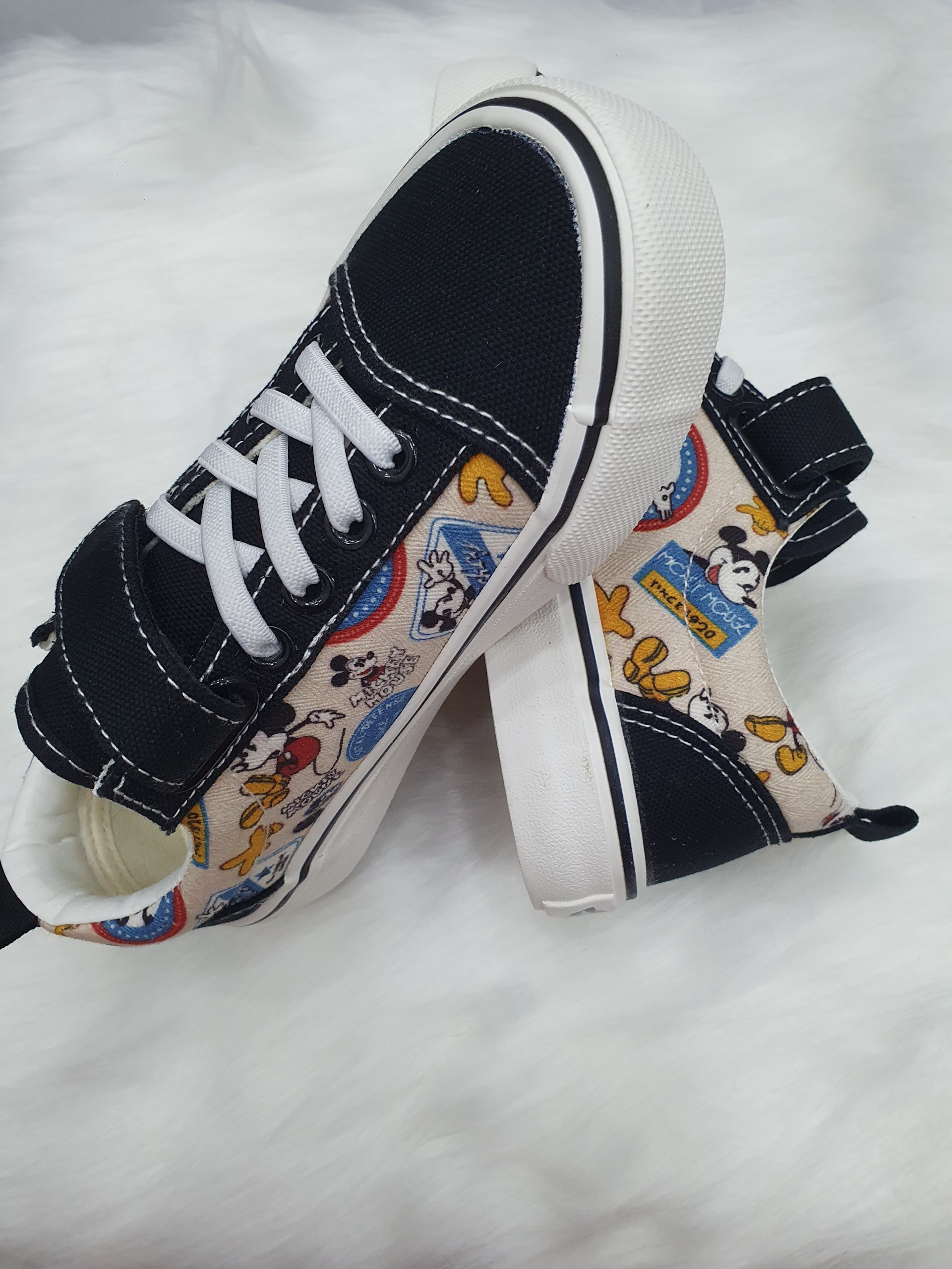 Converse # R1033 HỌA TIẾT CHUỘT MICKEY