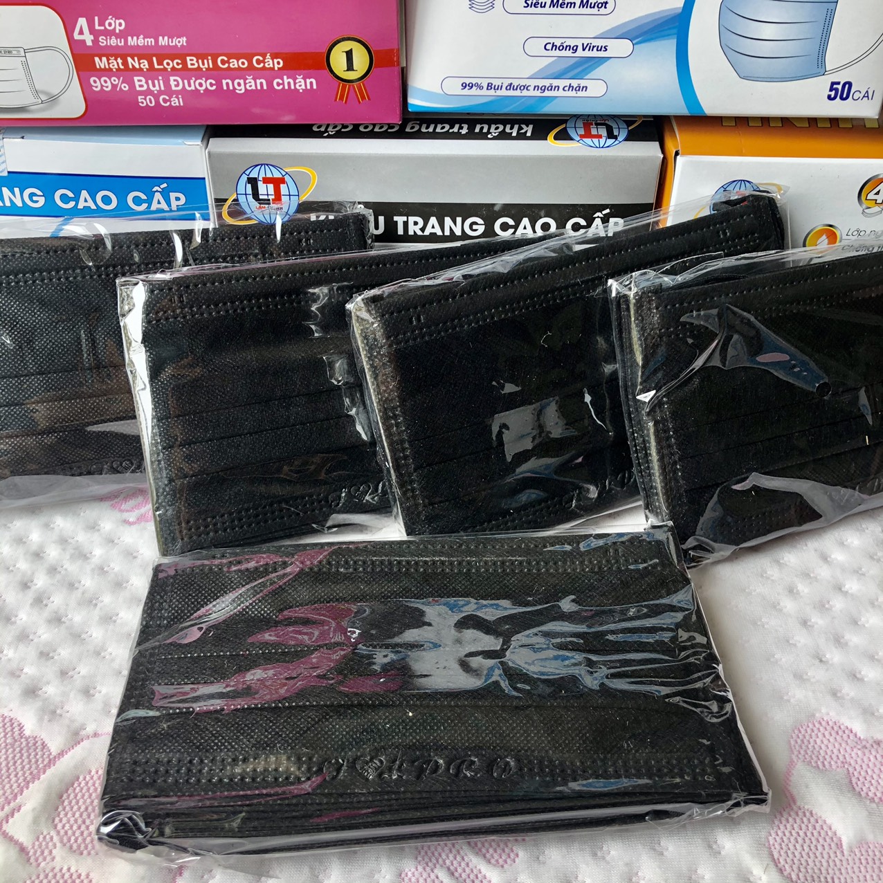 Khẩu trang y tế 4 lớp kháng khuẩn 50 cái/hộp hàng xuất khẩu