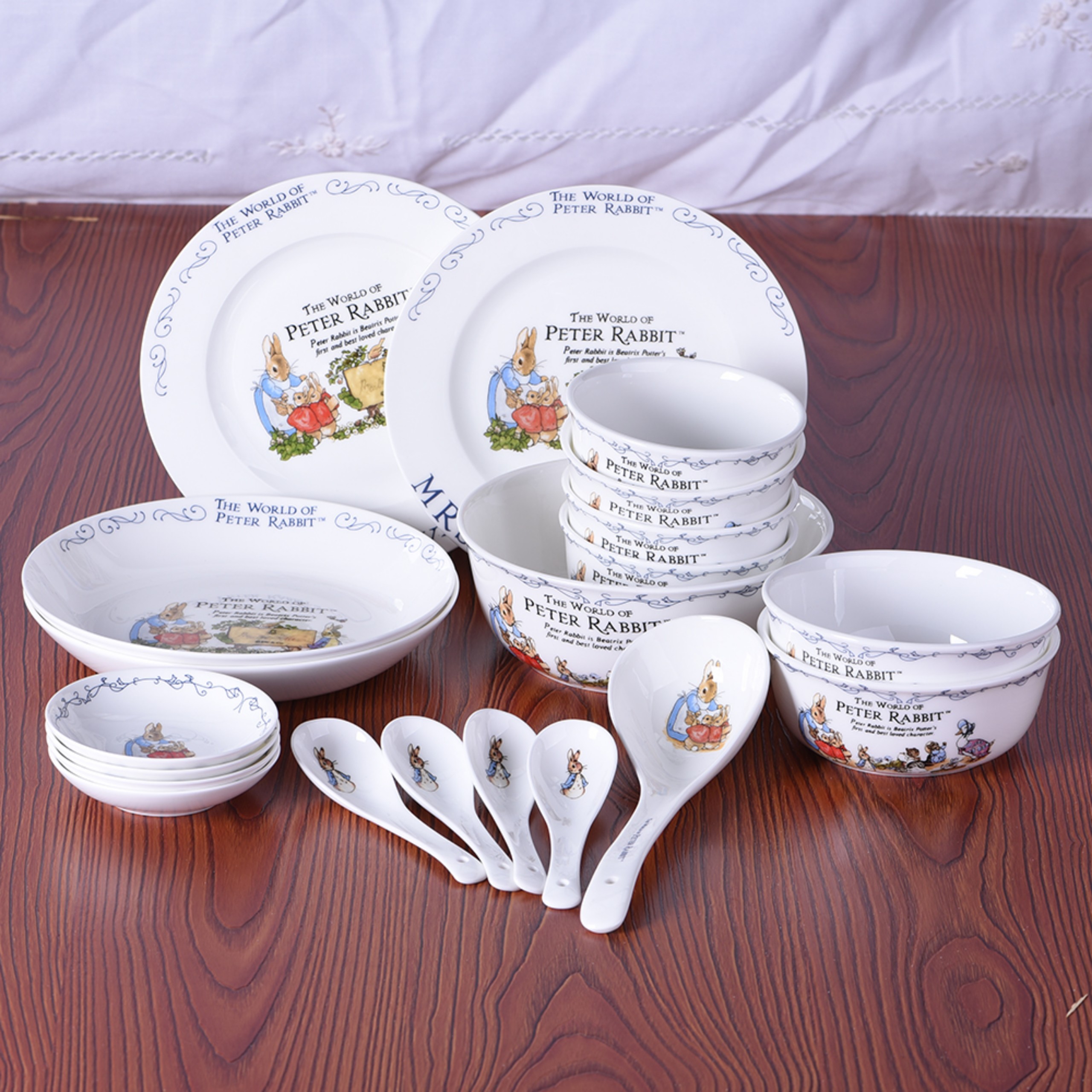Bộ chén đĩa ăn cơm Peter Rabbit set 20 món gốm sứ cho gia đình hình các Chú Thỏ Đáng Yêu